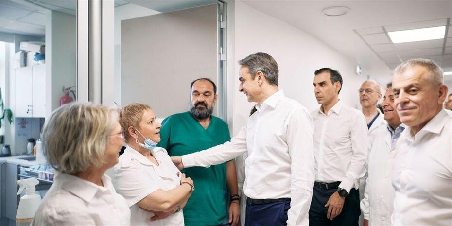 Επίσκεψη του πρωθυπουργού στα ανακαινισμένα επείγοντα του ΚΑΤ